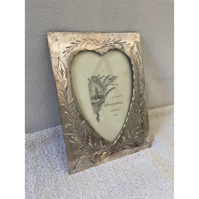 1930s Antique Silver-Tone Metal Frame With a Heart Shape Opening and Light Foliage Carving For Sale - Image 5 of 12