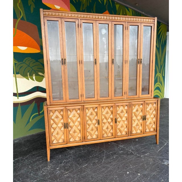 Broyhill Diamond Head two piece hutch in exceptional condition. Top is removable for ease of transport and you could even...
