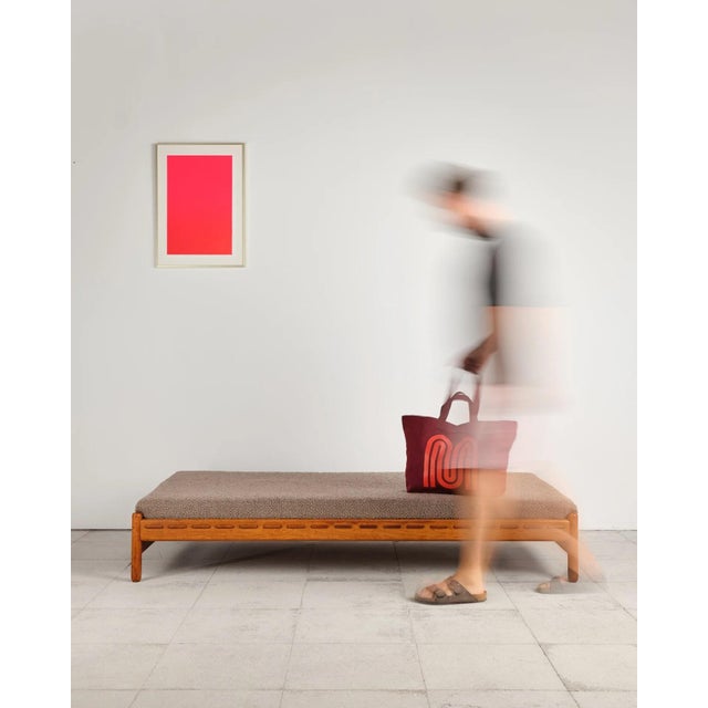 Sleeping area: approx. 196 × 94 cm (length × width) Height: approx. 36 cm Elegant, handcrafted daybed made of solid teak,...