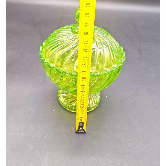 Antique Baccarat Bonbonnière in Uralin For Sale - Image 4 of 10