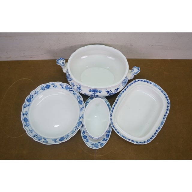 31pc Antique German Meissen Blue Onion Dinner Serving Tureens Platters Plates For Sale - Image 11 of 17