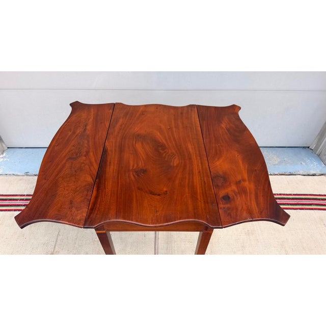 Antique Federal Mahogany Scalloped Drop Leaf Table, English or American, Circa 1790-1810 For Sale - Image 10 of 17