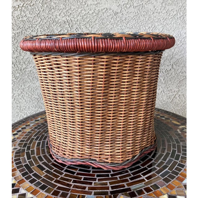 Farmhouse Stylish Late 20th-Century Rattan & Willow Pedestal Base Basket Cachepot For Sale - Image 3 of 12