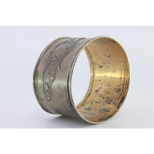 Silver Napkin Ring with Raised Floral Motifs and Monogram, in Good conditions.