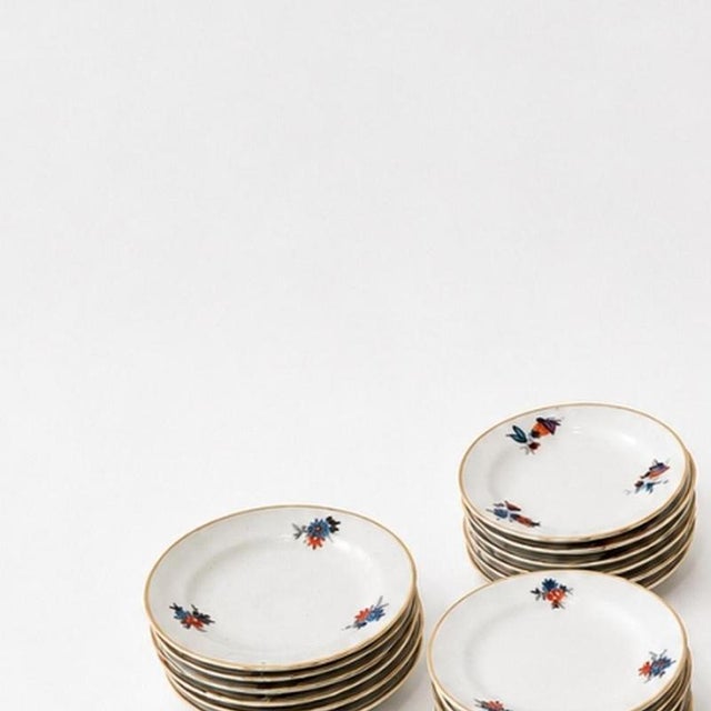 Porcelain - Miniature dinner service - Vista Alegre. Made of porcelain from the Vista Alegre factory; composed of: 8...