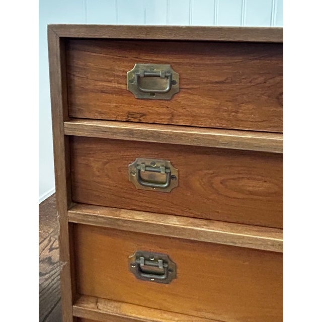 1960s Shōwa-Era Modern Tansu Dressers / Bedside Chests - A Pair For Sale In Los Angeles - Image 6 of 12