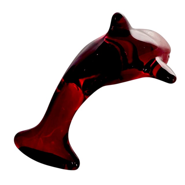 Immerse yourself in the timeless elegance of Daum France, where artistry meets exquisite craftsmanship. This vintage red...