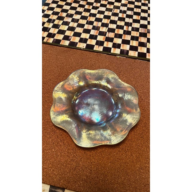 Early 20th Century Louis Comfort Tiffany Gold Iridescent Favrille Ruffled Edge Finger Bowl and Under Plate For Sale In Sacramento - Image 6 of 12