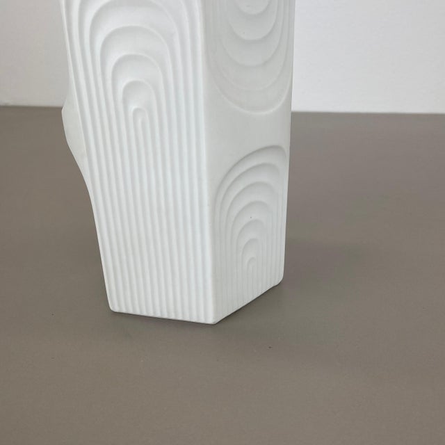 Large Op Art Biscuit Porcelain Vase from AK Kaiser, 1970s For Sale - Image 9 of 16