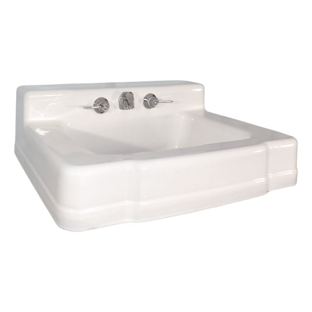 1946 Vintage Porcelain & Cast Iron Wall-Mounted Sink in Very Nice Condition For Sale