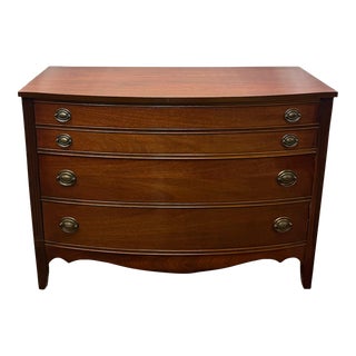 Vintage Dixie Traditional Georgian Style Mahogany Chest of Drawers / Commode For Sale