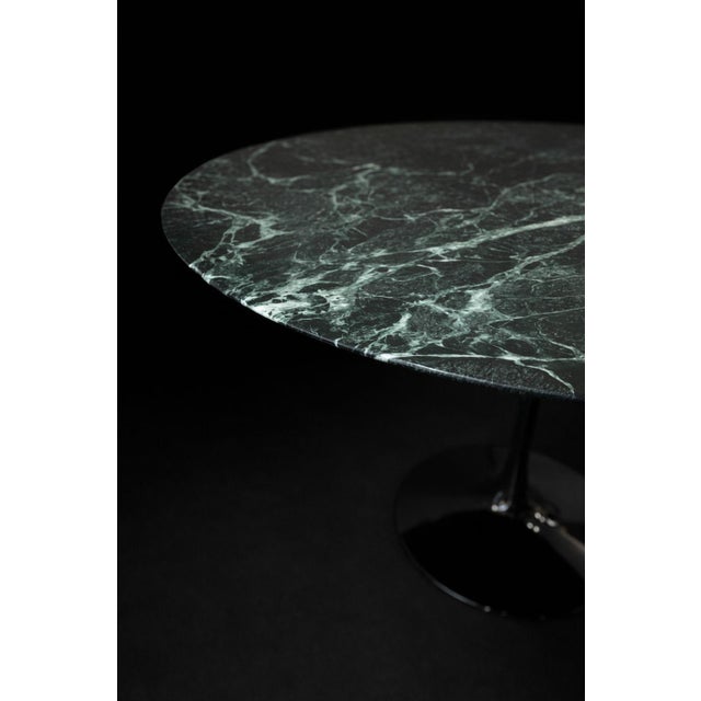 Round Tulip Table with Green Alpine Marble Top by Eero Saarinen for Knoll Inc. / Knoll International, 1980s For Sale - Image 3 of 13