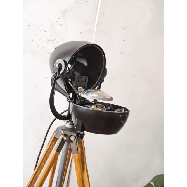 Matte Black Electric Patt 123 Theater Lamp on Wooden Tripod Floor Lamp from Strand, 1950s For Sale - Image 13 of 18