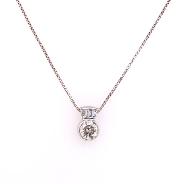 Early 21st Century 14k White Gold 0.92 CTW Bezel-Set Round & Baguette Diamond Pendant Necklace For Sale - Image 5 of 5
