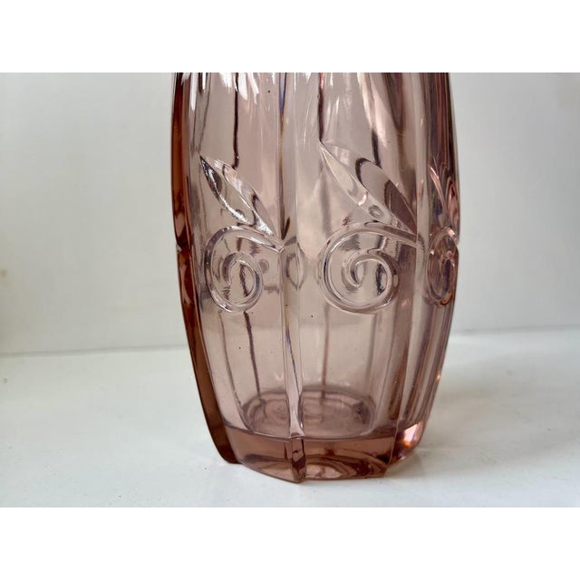 1930s Vintage Art Deco Vase in Pink Rosaline Glass, 1930s For Sale - Image 5 of 9