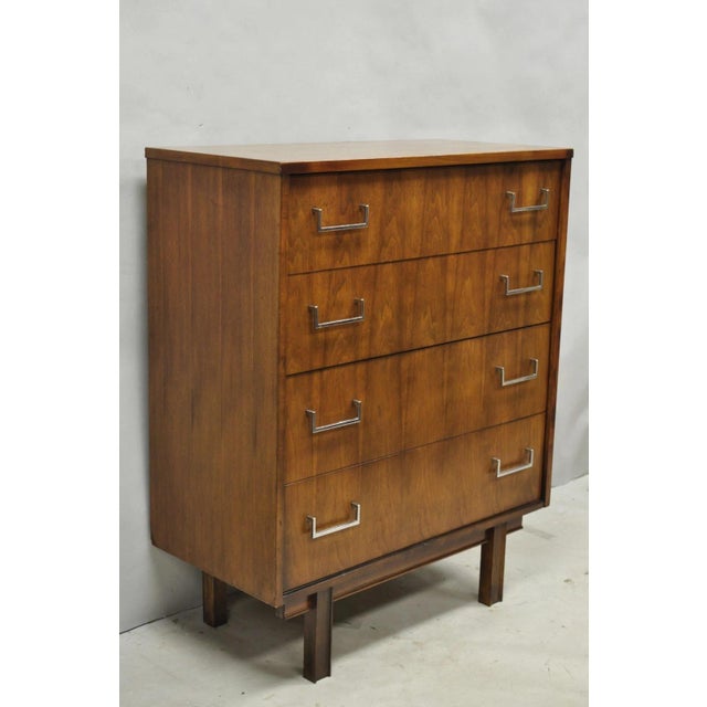 Vintage Mid Century Modern Walnut Veneer 4 Drawer Tall Chest Dresser with Chrome Pulls. Item has a great Modernist form...