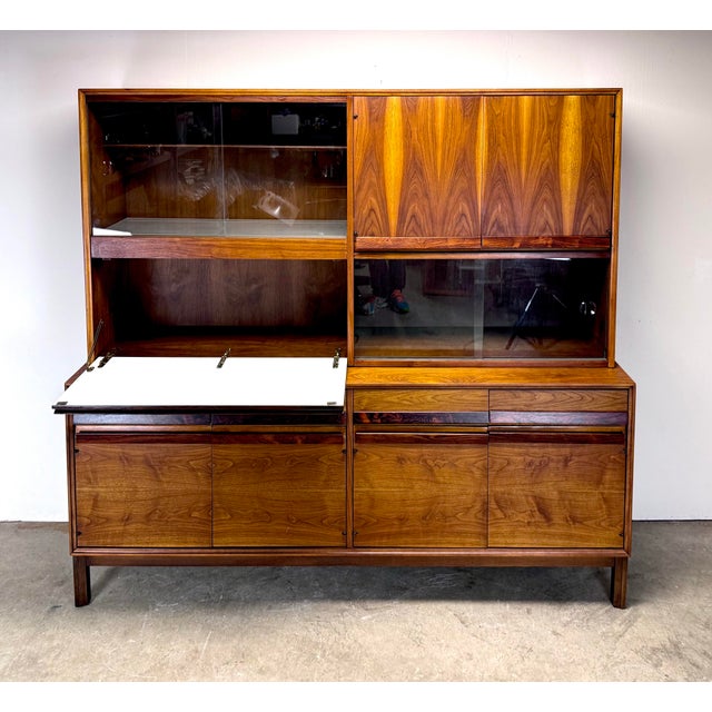 American of Martinsville Mid Century Modern Walnut & Rosewood Credenza / Hutch by American of Martinsville For Sale - Image 4 of 12