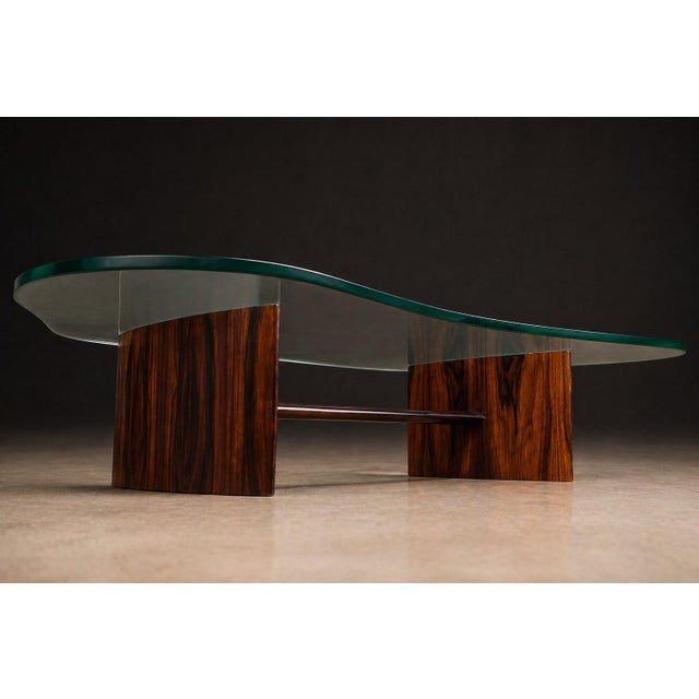 Joaquim Tenreiro Rosewood & Crystal Coffee Table — Organic Form, Brazil, 1960s For Sale - Image 12 of 18