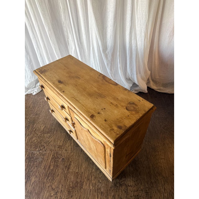 Early 20th Century Early 20th Century Pine Dresser With Drawers & Carved Cabinet Door For Sale - Image 5 of 7