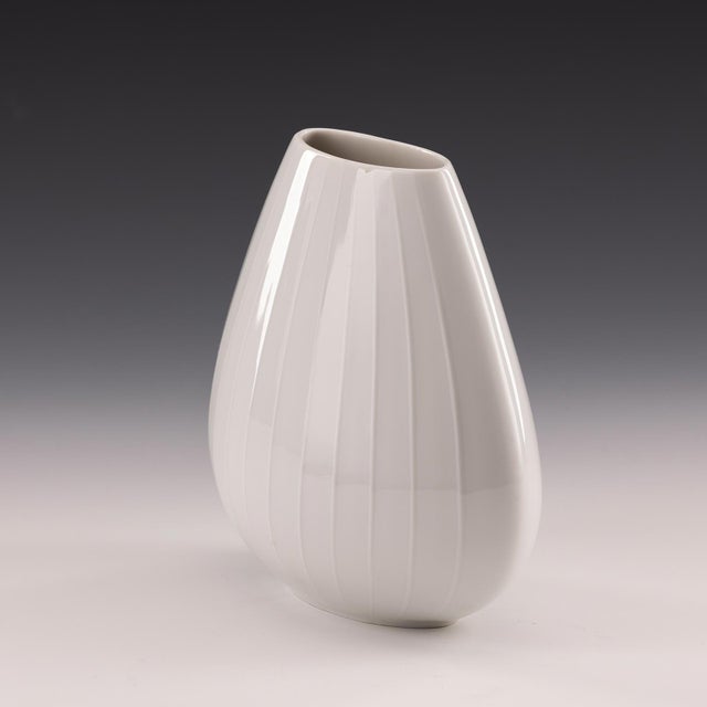 Mid-Century Modern Oval German White Porcelain Vase by H&C Selb Bavaria Heinrich, 1960s For Sale - Image 3 of 9