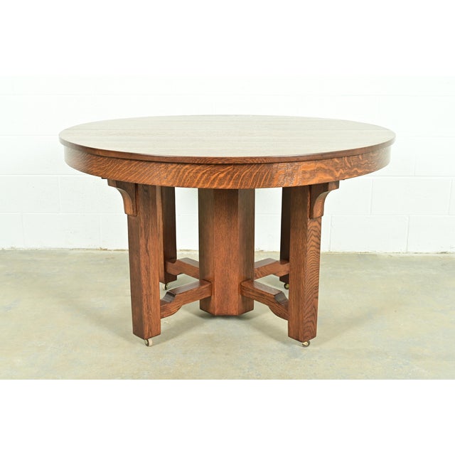 A gorgeous antique Mission or Arts & Crafts quarter sawn oak extension dining table In the manner of Stickley Brothers...