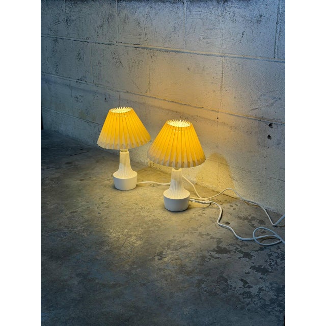 Mid-Century Modern 1960s Mid-Century Modern White Ceramic Table Lamps With Pleated Shades - Set of 2 For Sale - Image 3 of 9