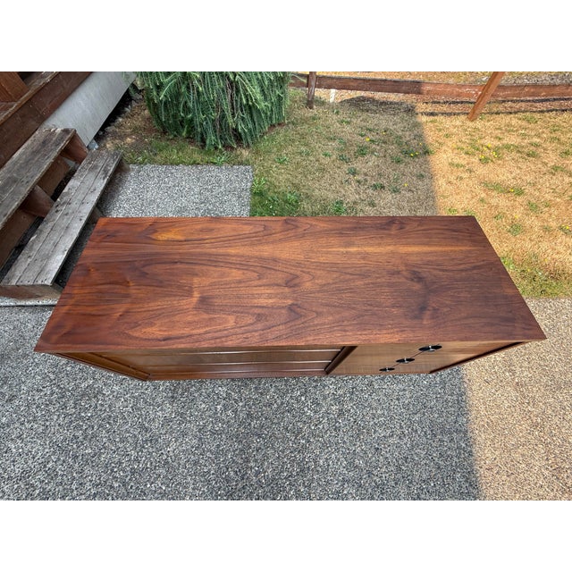 Stanley Furniture Mid Century Modern Six Drawer Lowboy Dresser by Stanley Furniture For Sale - Image 4 of 10