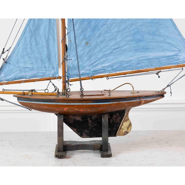 English 20th Century Carved Wood Gaff Cutter Pond Yacht For Sale - Image 4 of 11