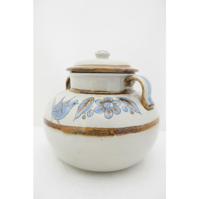 1960s Ken Edwards El Palomar Blue Bird Tonala Pottery Large Canister Bean Pot With Lid For Sale - Image 5 of 11