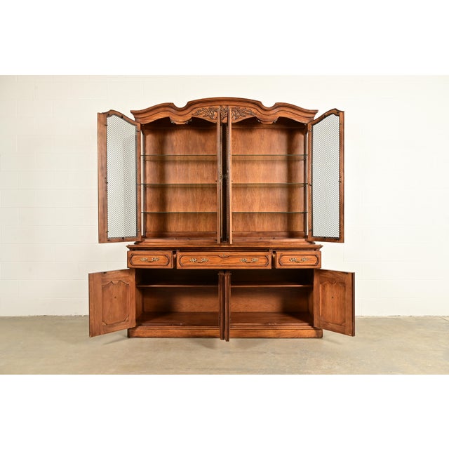 Thomasville French Regency Louis XVI Carved Walnut Lighted Breakfront Bookcase Cabinet For Sale In South Bend - Image 6 of 17