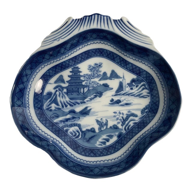 Vintage Mottahedeh Blue Canton Shell-Shaped Serving Dish For Sale
