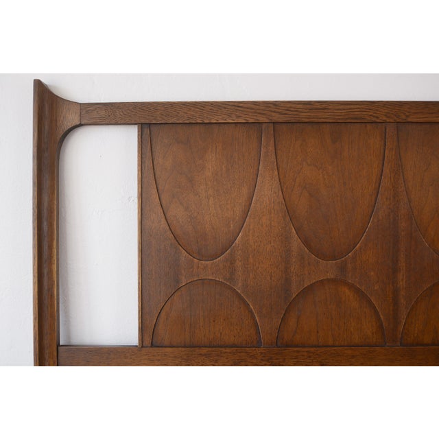 Mid-Century Modern Mid Century Broyhill Brasilia Walnut Headboard & Footboard Queen Size For Sale - Image 3 of 9