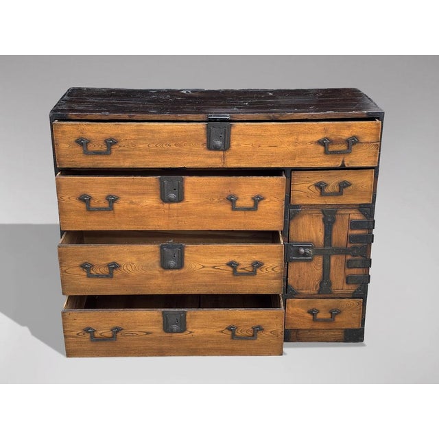 Antique Meiji Japanese Keyaki Merchant Tansu Chest, 1880 For Sale - Image 3 of 16