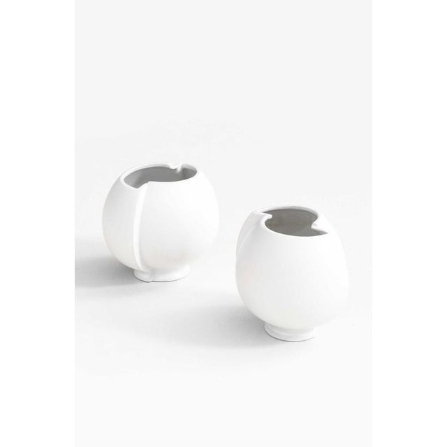 Scandinavian Modern Surrea Vases in Stoneware attributed to Wilhelm Kåge, 1950s, Set of 2 For Sale - Image 4 of 5