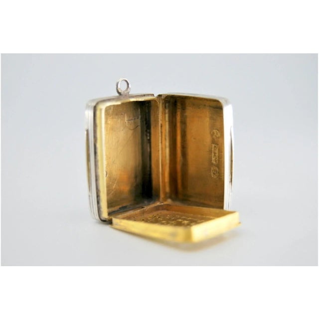 Gold George IV Silver and Gold Vinaigrette Box with Engraving on Both Sides from the Period of George Iv For Sale - Image 8 of 10