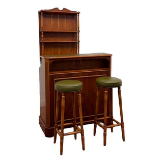 Classic English Chesterfield Bar with Bar Stools, Set of 4 For Sale