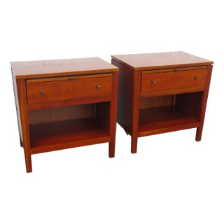 Stanley Large Nightstands End Bedside Tables With Pullouts Tray a Pair 5914 For Sale