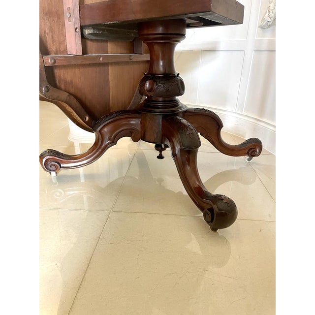 Victorian 6-Seater Centre or Dining Table in Burr Walnut, 1850s For Sale - Image 11 of 18