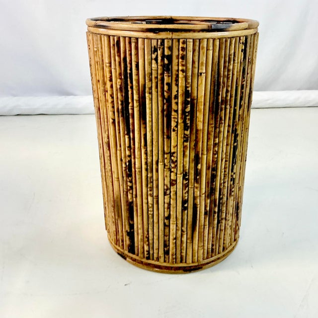 1970s Vintage Chinoiserie Boho Chic Coastal Scorched Burnt Bamboo Reed Hamper For Sale - Image 4 of 15