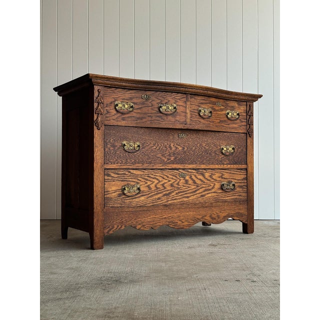 Late 19th Century Antique Quarter-Sawn Oak Chest of Drawers With Serpentine Front For Sale - Image 5 of 18