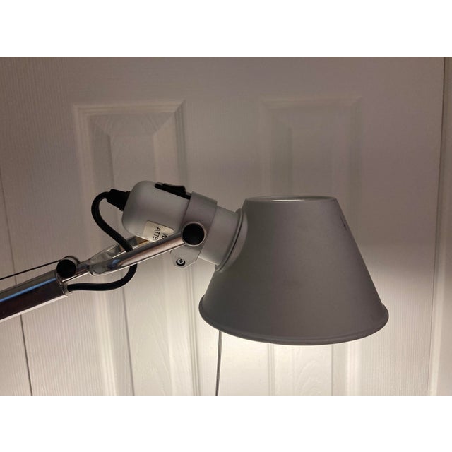 Classic Modern Vintage Artemide Toloemo Table Lamp in Silver Gray Designed by Michelle De Lucchi For Sale - Image 10 of 11
