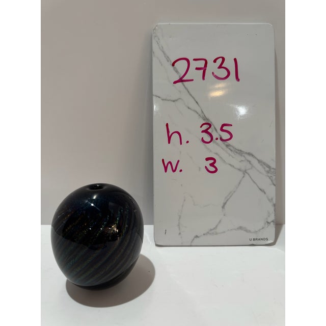 Glass Robert Eickholt 1984 Signed Iridescent Art Glass Bud Vase Blue Purple Gold For Sale - Image 7 of 7