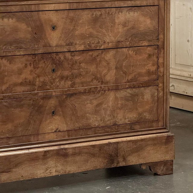 Chestnut 19th Century French Louis Philippe Burl Walnut Marble Top Commode For Sale - Image 8 of 18