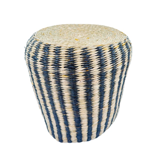 Small Handwoven Vietnamese Seagrass Basket in Black & Natural Woven Pattern For Sale In New York - Image 6 of 7
