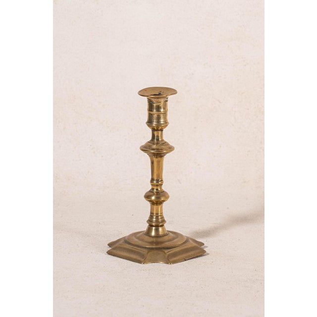 English Pair of 19th Century Brass Candlesticks With Beveled Square Base For Sale - Image 3 of 5