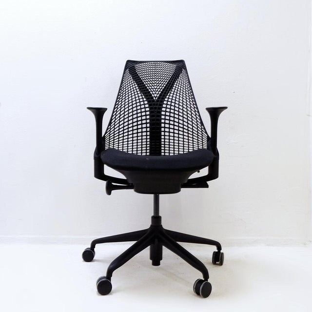 Sayl Ergonomic Office Chair with Casters Measures : 61x61cm - SH (Variable) : 54 cm - TH (Variable) : 103cm Inspired by...