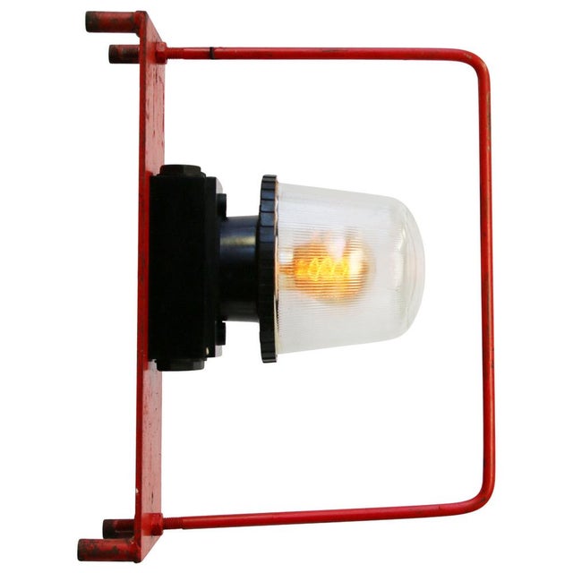 Red metal industrial wall, floor light. Reeded glass, 2 holes to secure. E27 / E26 Up to 250V (Europe/UK Standard).The...