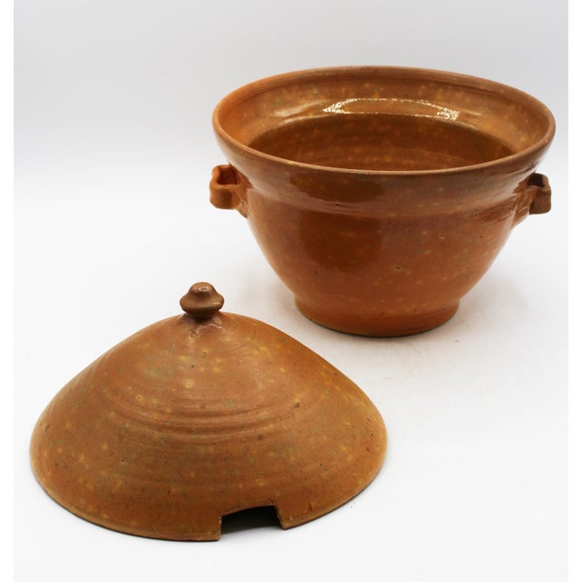 American Circa 1921-1959 American 1st Period Jugtown Stamped Pottery Covered Soup Tureen For Sale - Image 3 of 8