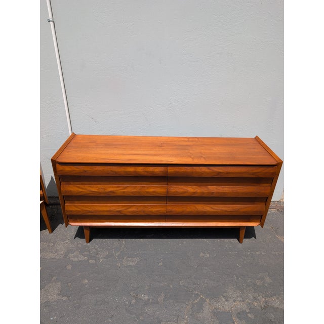 Mid-Century Modern Mid Century Modern Walnut 6 Drawer 'First Edition' Dresser & Nightstand by Lane, C1960s, Attributed For Sale - Image 3 of 17