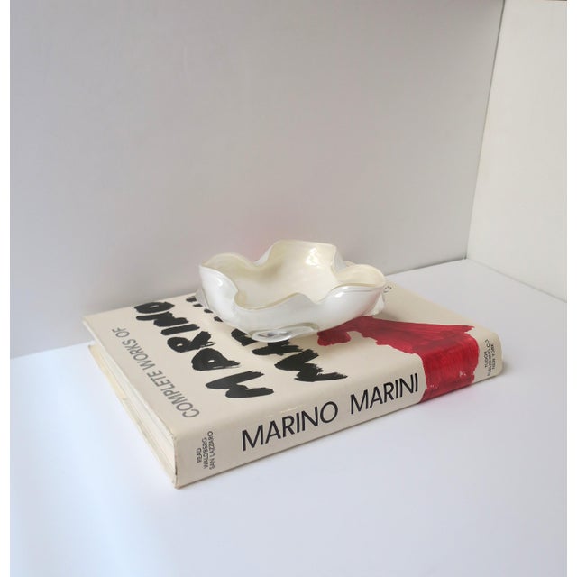 Italian Murano White Gold Art Glass Bowl, Circa Mid-20th Century For Sale In New York - Image 6 of 10